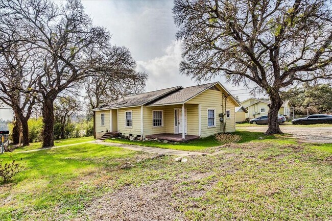 Photo - 1119 N LBJ Dr