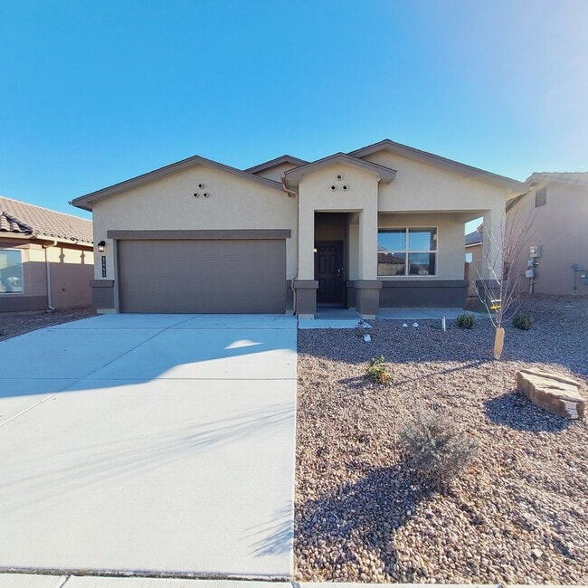 Building Photo - 3 bed 2 bath home in Huning Ranch Energy Efficient Home!