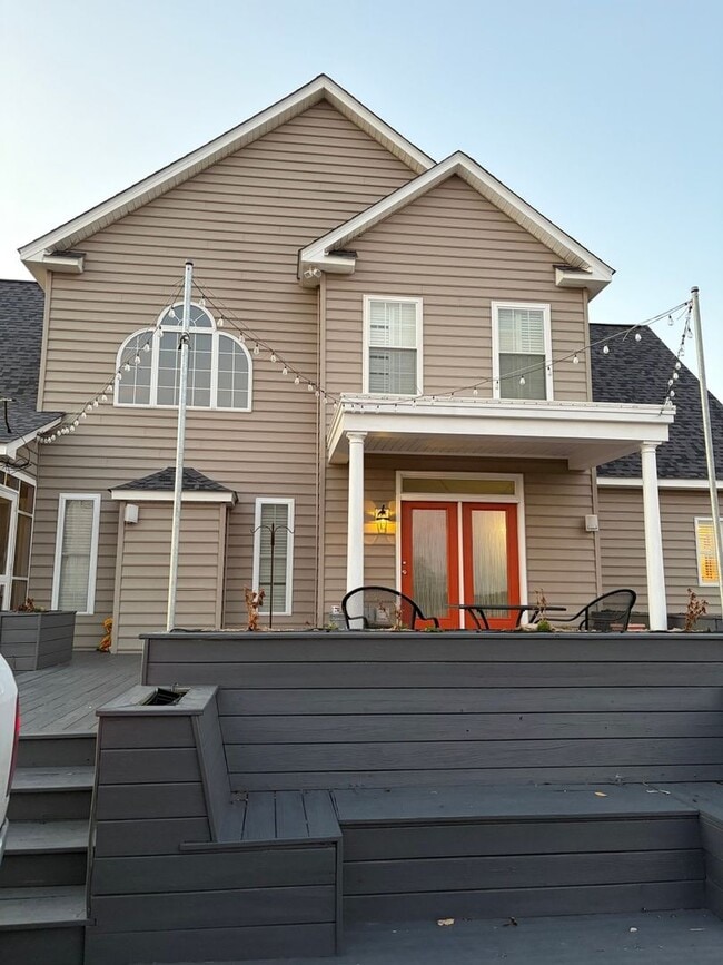 Building Photo - Spacious 5BR House in Oak City