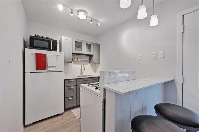 Photo - 1111 W 10th St Unit 204