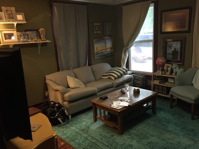 Living Room - 1041 Jenifer St Unit 1st Floor