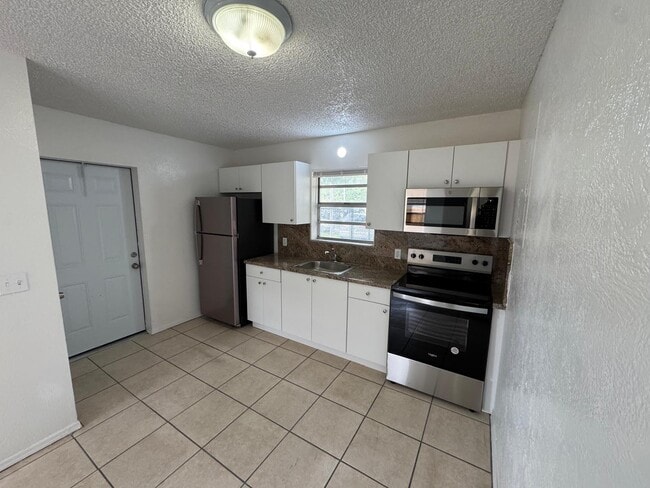 Photo - 300 NW 28th Way