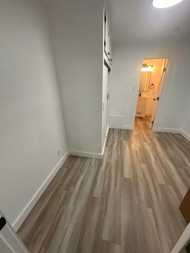 934 1/2 Simmons Avenue, Unit 934 1/2