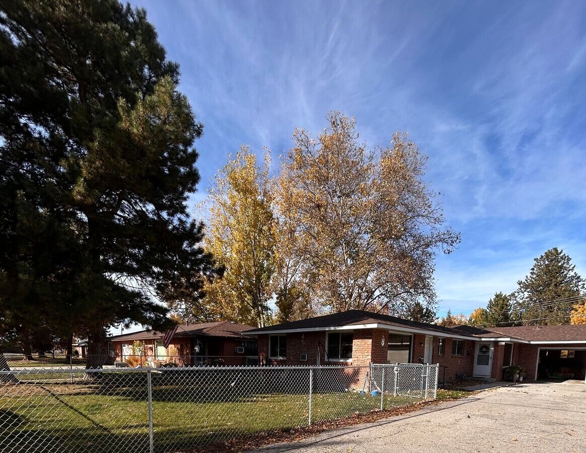 Live Minutes from Everything! - Live Minutes from Everything!