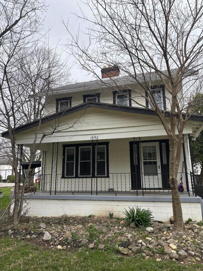 Photo - 1690 Dyer Rd