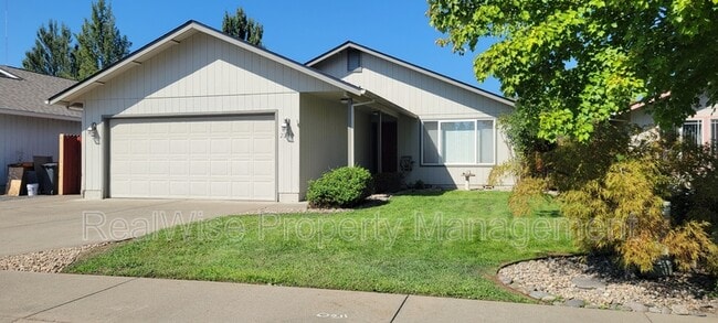 Photo - 2210 SW Bridge St