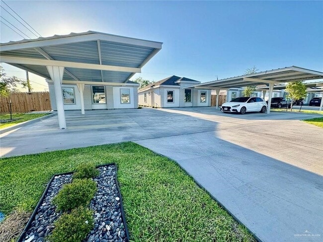 Photo - 7814 N 58th St Unit 3