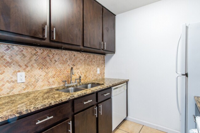 Photo - 400 E Creekside Cir