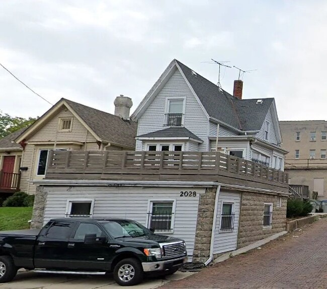 Building Photo - 2028 W Michigan St