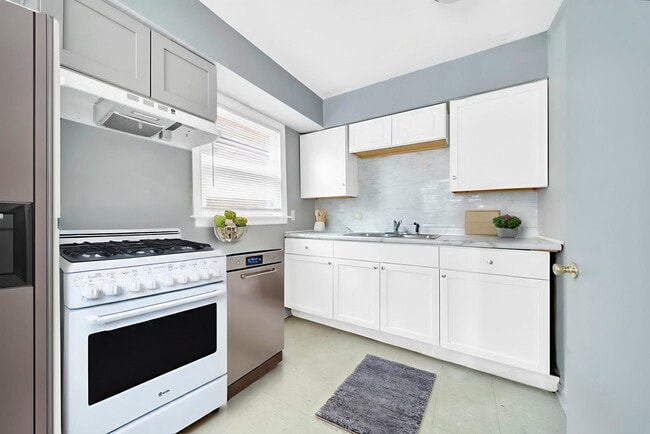 Photo - 16048 Halsted St