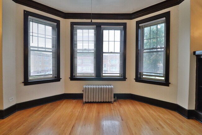 Photo - 7157 S Michigan Ave