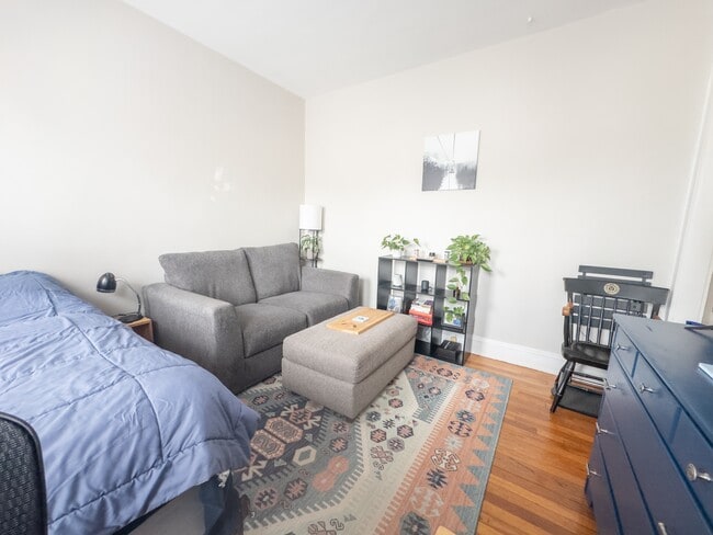 Photo - 1572 Commonwealth Avenue