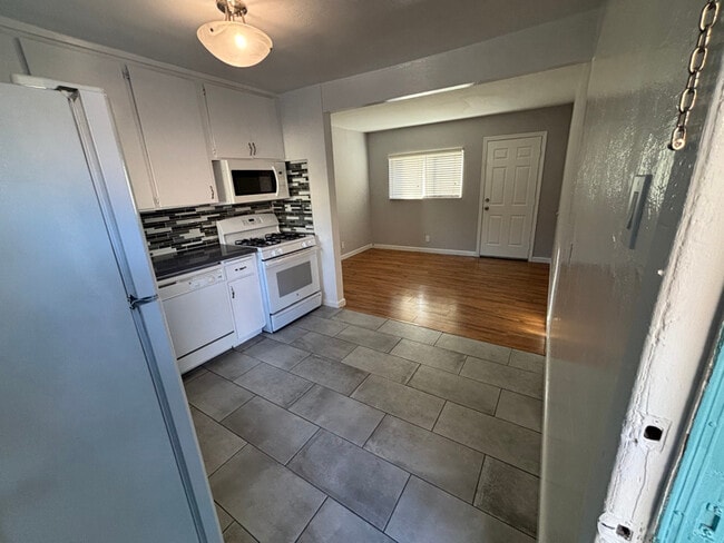 Photo - 2010 Blossom Ln