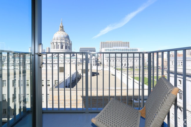 2Bedroom: Balcony