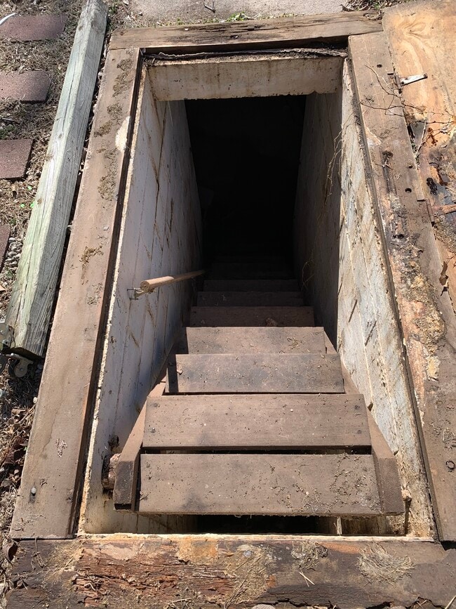 Building Photo - 411 Spencer Dr