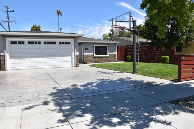 Building Photo - 1721 California St Unit kirk rd Rental