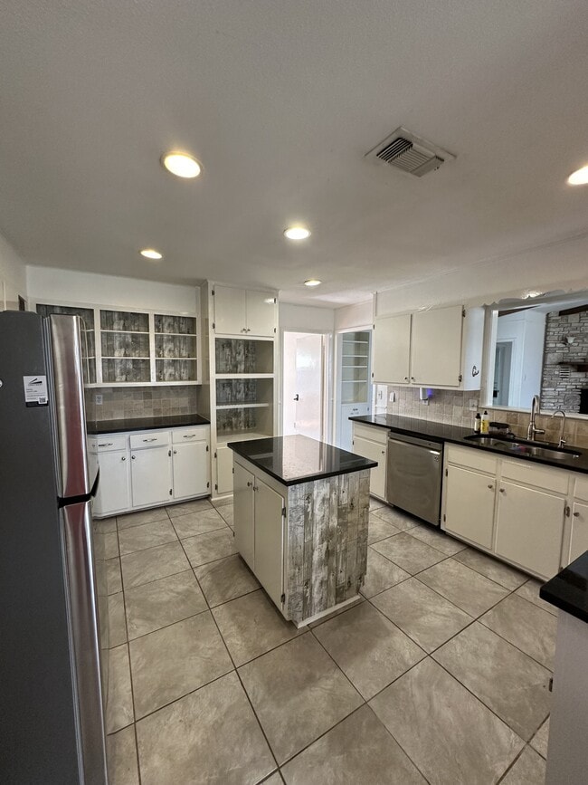 Photo - 211 Uecker Dr