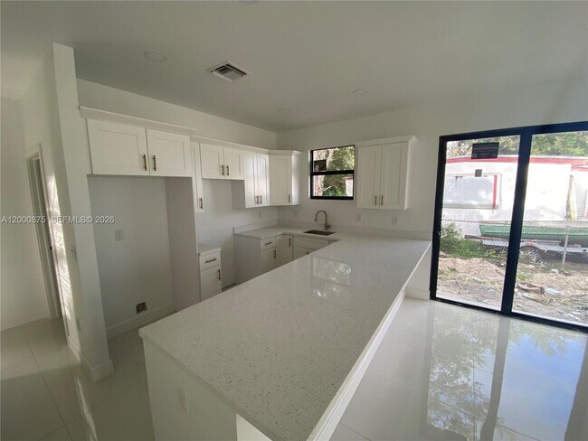 Photo - 1851 Wilmington St