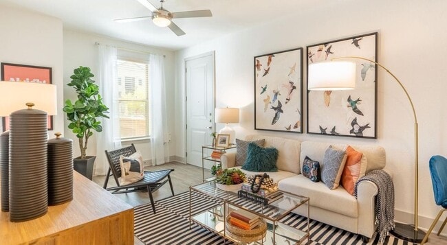 Photo - 348 Main St Unidad #7204