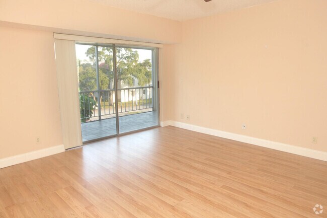 Building Photo - 632 NW 13th St Unit 35 Rental