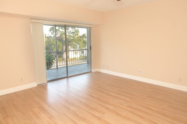 Photo - 632 NW 13th St Unidad 35 Rental