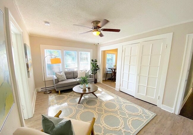 Photo - 301-307 N Gladstone Blvd - 307-32