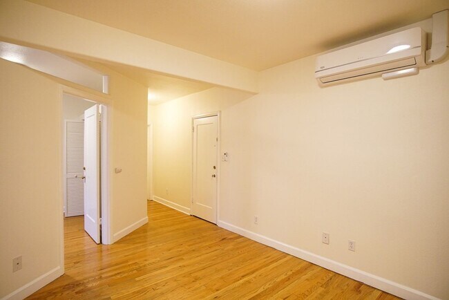 Photo - Paris on Mississippi! Fabulous 1Bdr Ready ... Unit 06