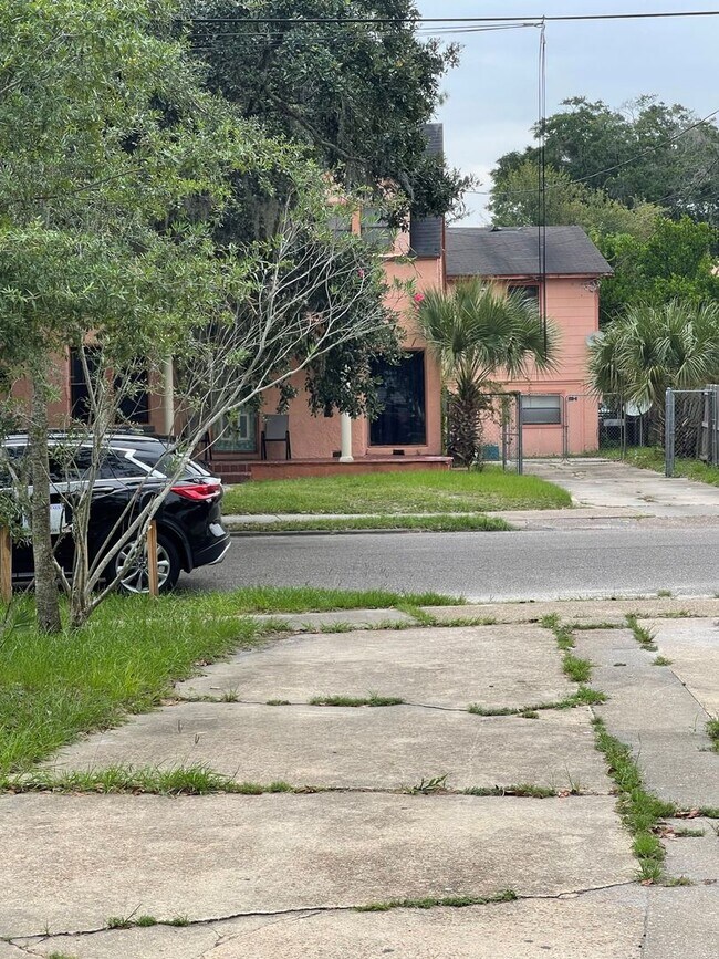 Photo - Duplex with Garage Apartment Unidad 546 W 25th Street