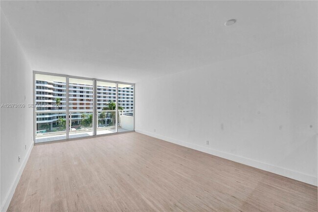 Photo - 5600 Collins Ave Unit 6A