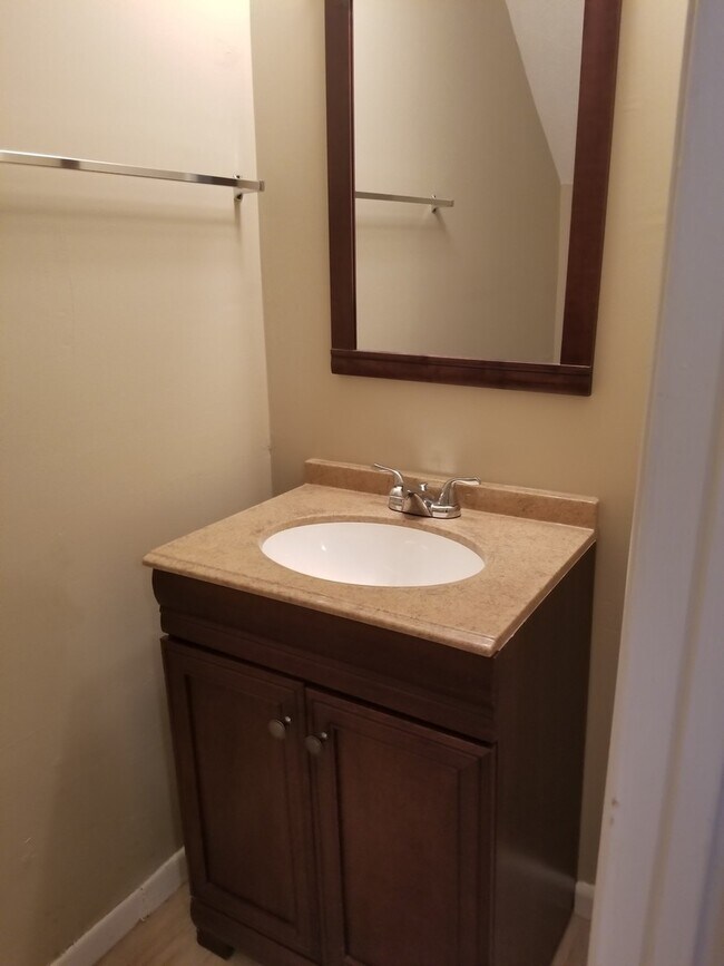 Photo - Charming 2Bed/1.5 Bath End-Unit Townhome Conveniently Located Near Schools, Shopping & Tyndall AFB!