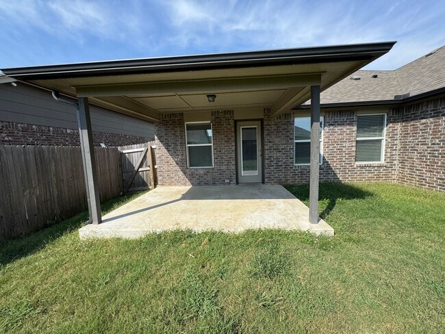 Photo - 4 bed, 2 bath, 3 car garage!