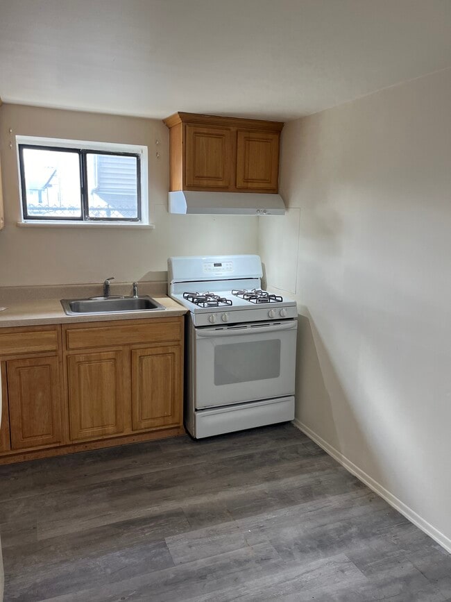 376 Henry St