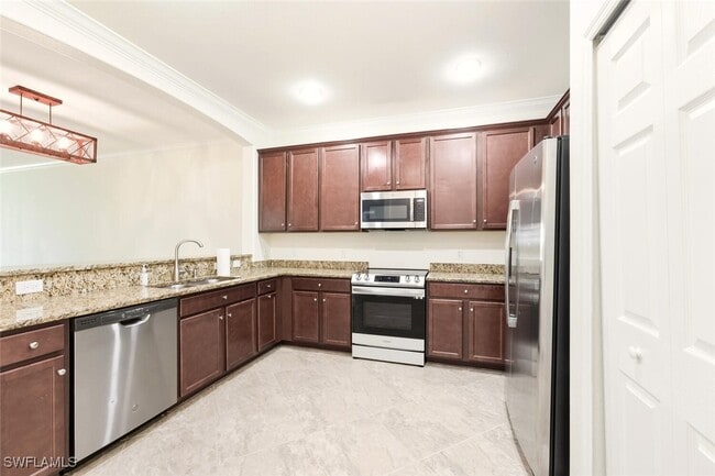 Photo - 2080 Wellington St