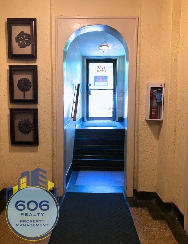 1135 W Lunt Ave Unit 101