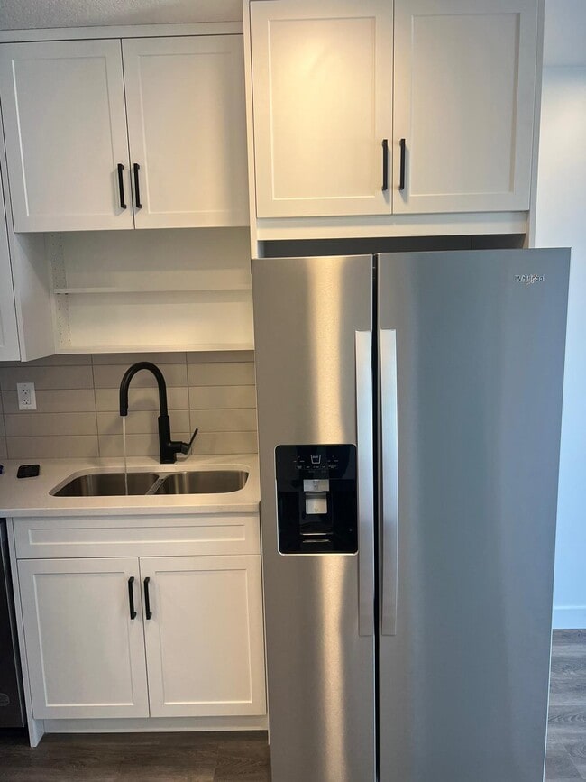 Photo - 350-2350 Livingston Common NE