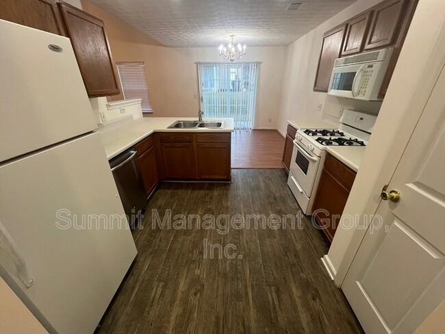 Photo - 2810 Lakeside Cir