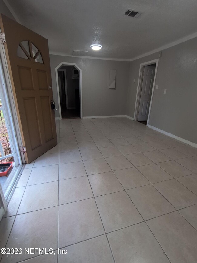 Photo - 1037 Detroit St