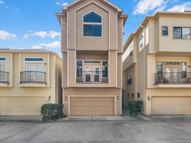 Building Photo - 905 Garden Oaks Terrace