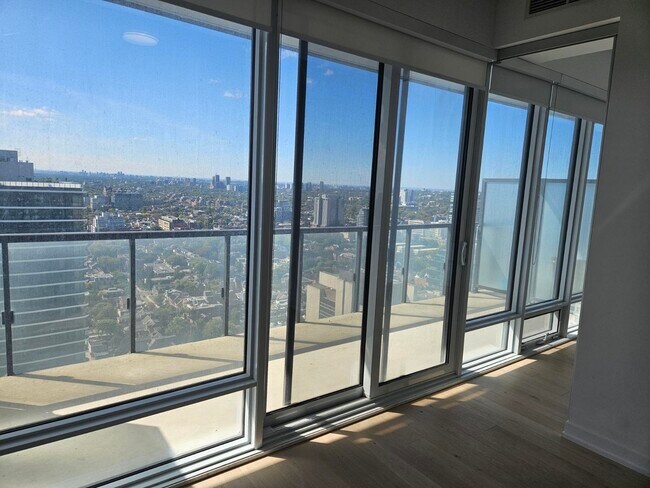 Photo - 488 University Ave Unit 2712