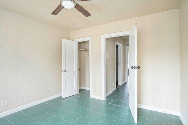 Photo - 928 Poinsettia St Unit 1