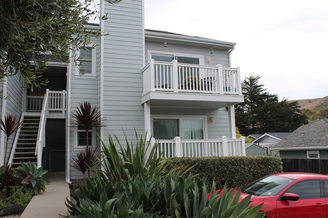 Building Photo - Downtown Cayucos Condo