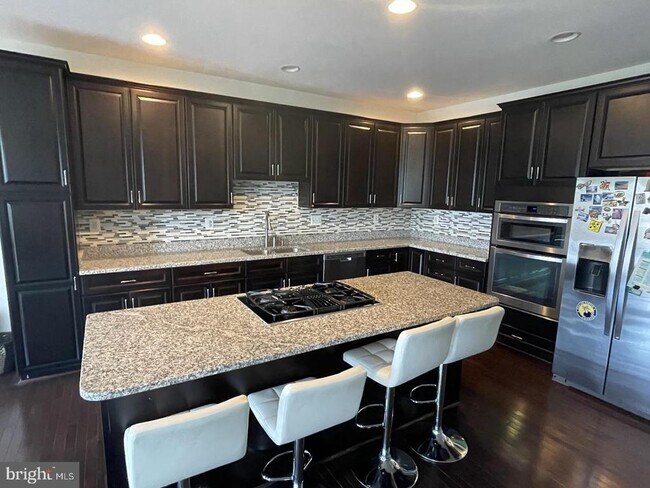 Photo - 23247 Hanworth St