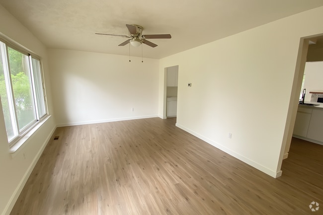 Building Photo - 8707 Holly Dr Rental