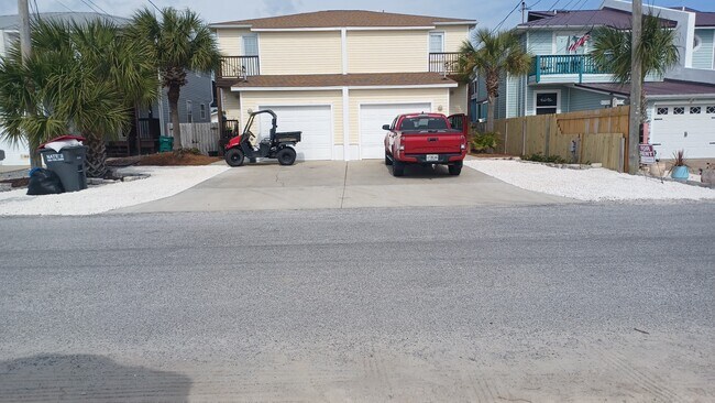 Building Photo - 5518 Beach Dr Rental