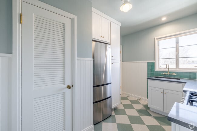 2BR, 1BA - 866SF - Cocina - Windsor Gardens Apartamentos
