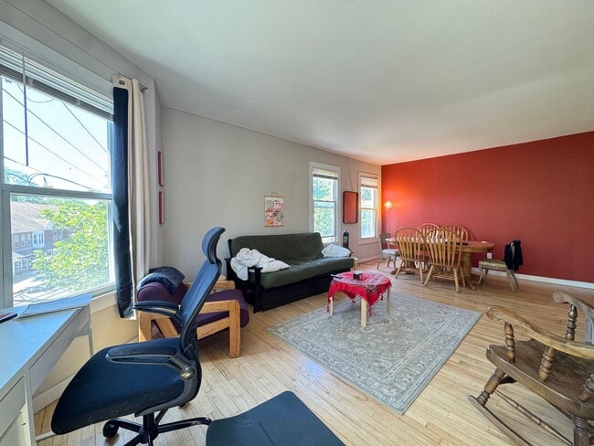 Building Photo - Sprawling 2BR in Queen Anne Victorian | Enormous Living Room | Walk-In Closets | East Rock Unit 3