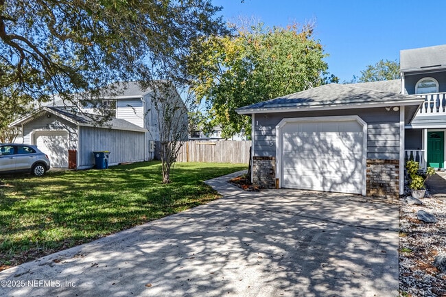 Building Photo - 12015 Cobblewood Ln N