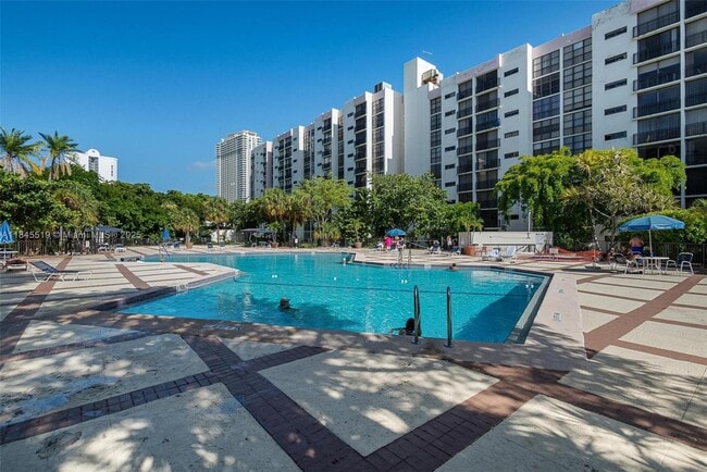 Building Photo - 16909 N Bay Rd Unit 305 Rental