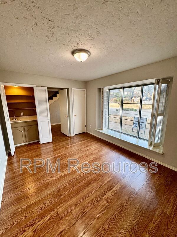 Photo - 11407 N May Ave