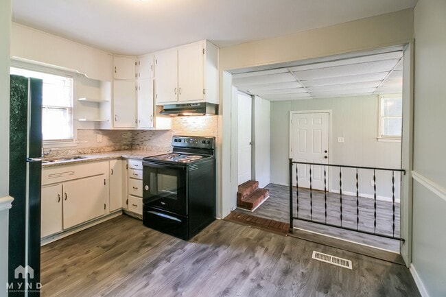 Photo - 6220 Leslie Dr
